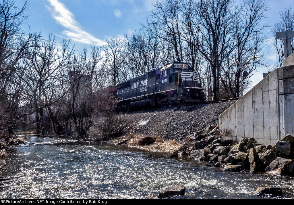 NS 6320 blowing for the Georgetown Road grade crossing